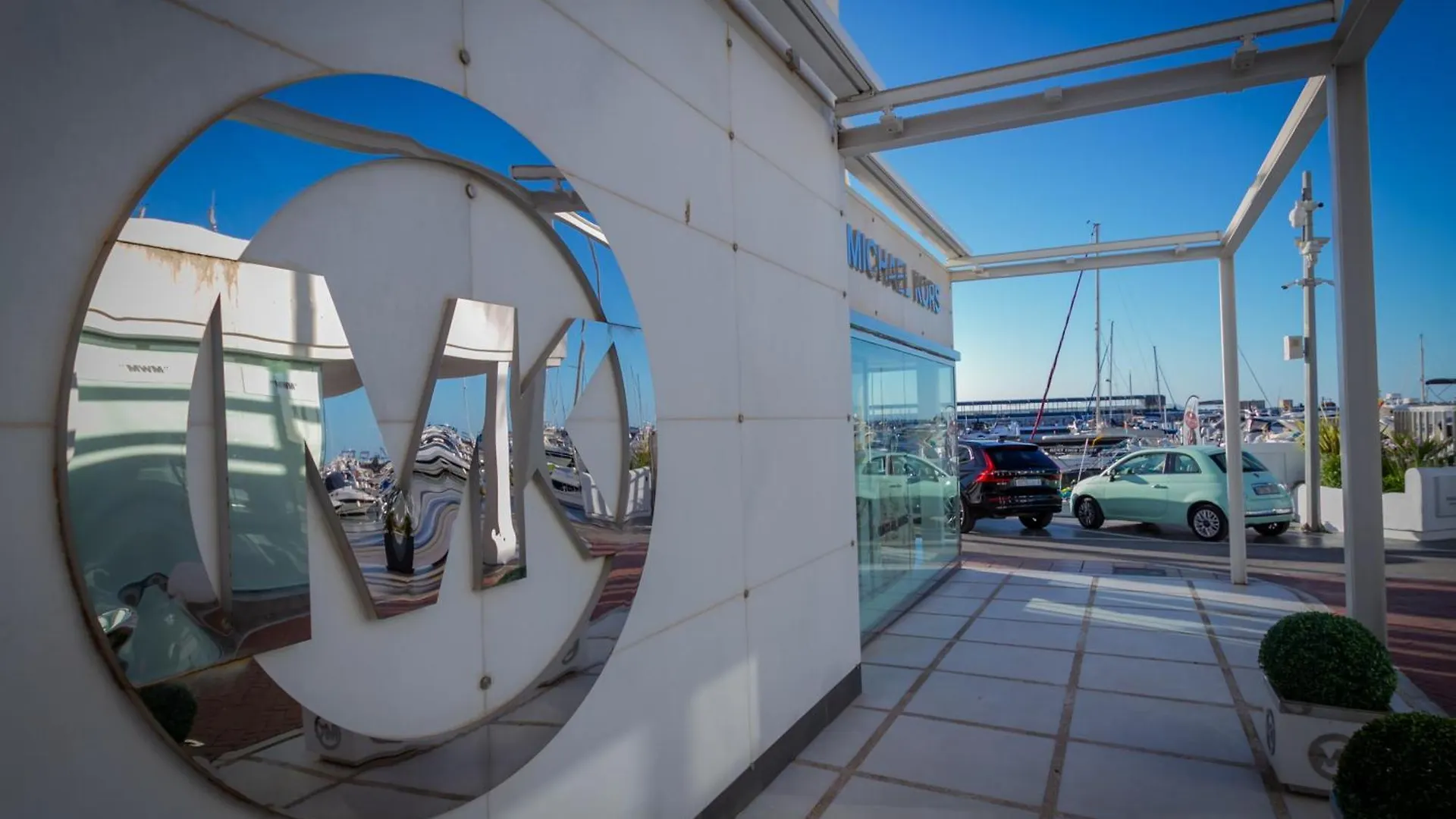 Marbella Banus Suites - Brand New And Exclusive Banus Port Seafront Flat 0*,  ספרד