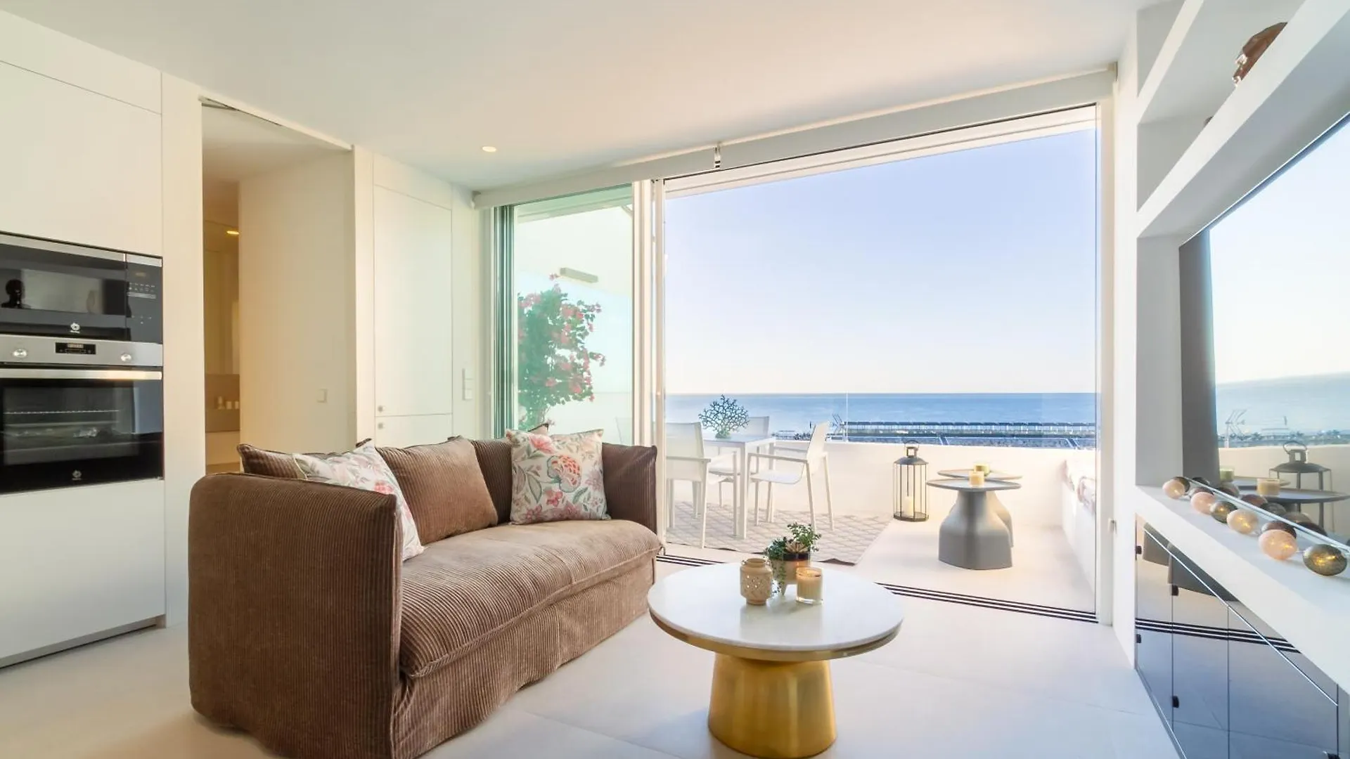 Marbella Banus Suites - Brand New And Exclusive Banus Port Seafront Flat דירה