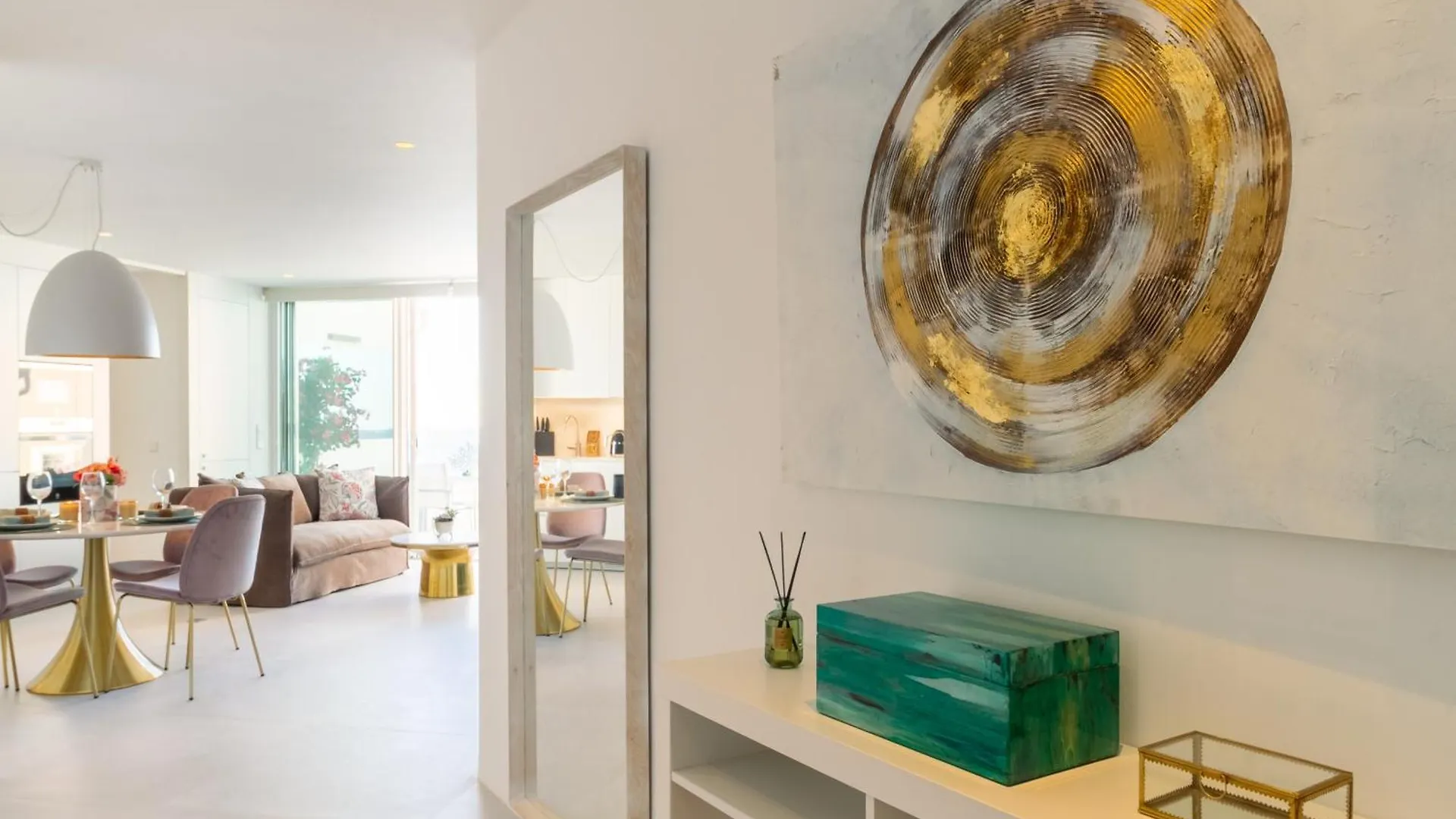 Marbella Banus Suites - Brand New And Exclusive Banus Port Seafront Flat