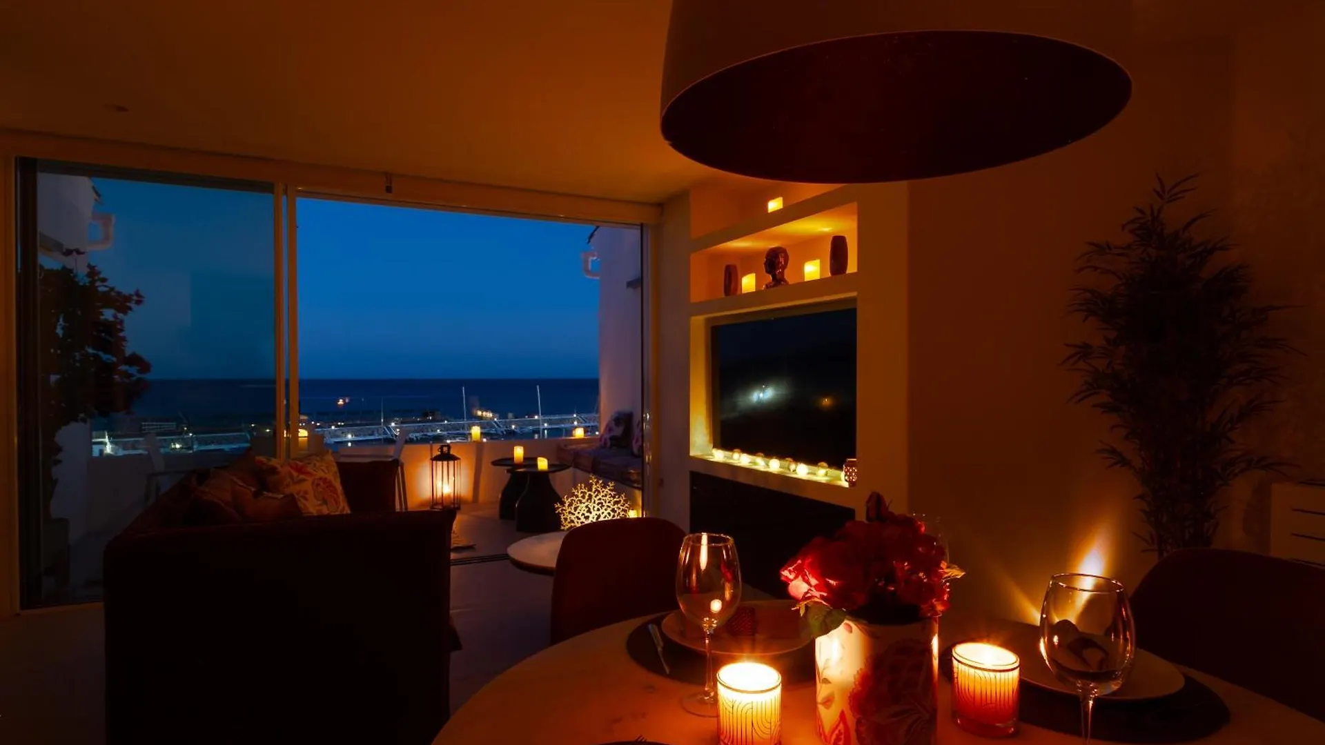 Marbella Banus Suites - Brand New And Exclusive Banus Port Seafront Flat Apartment