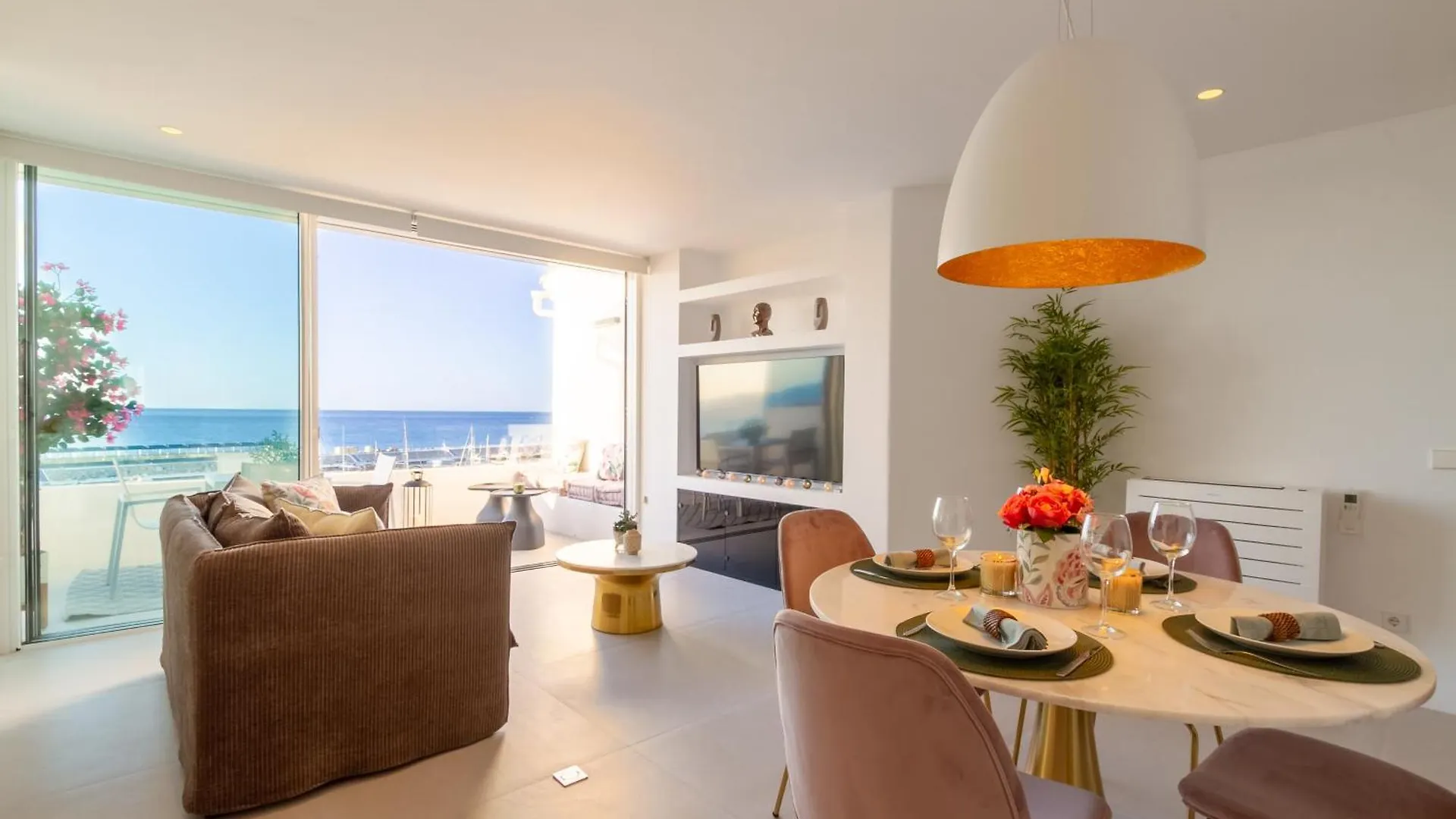 Marbella Banus Suites - Brand New And Exclusive Banus Port Seafront Flat Apartment