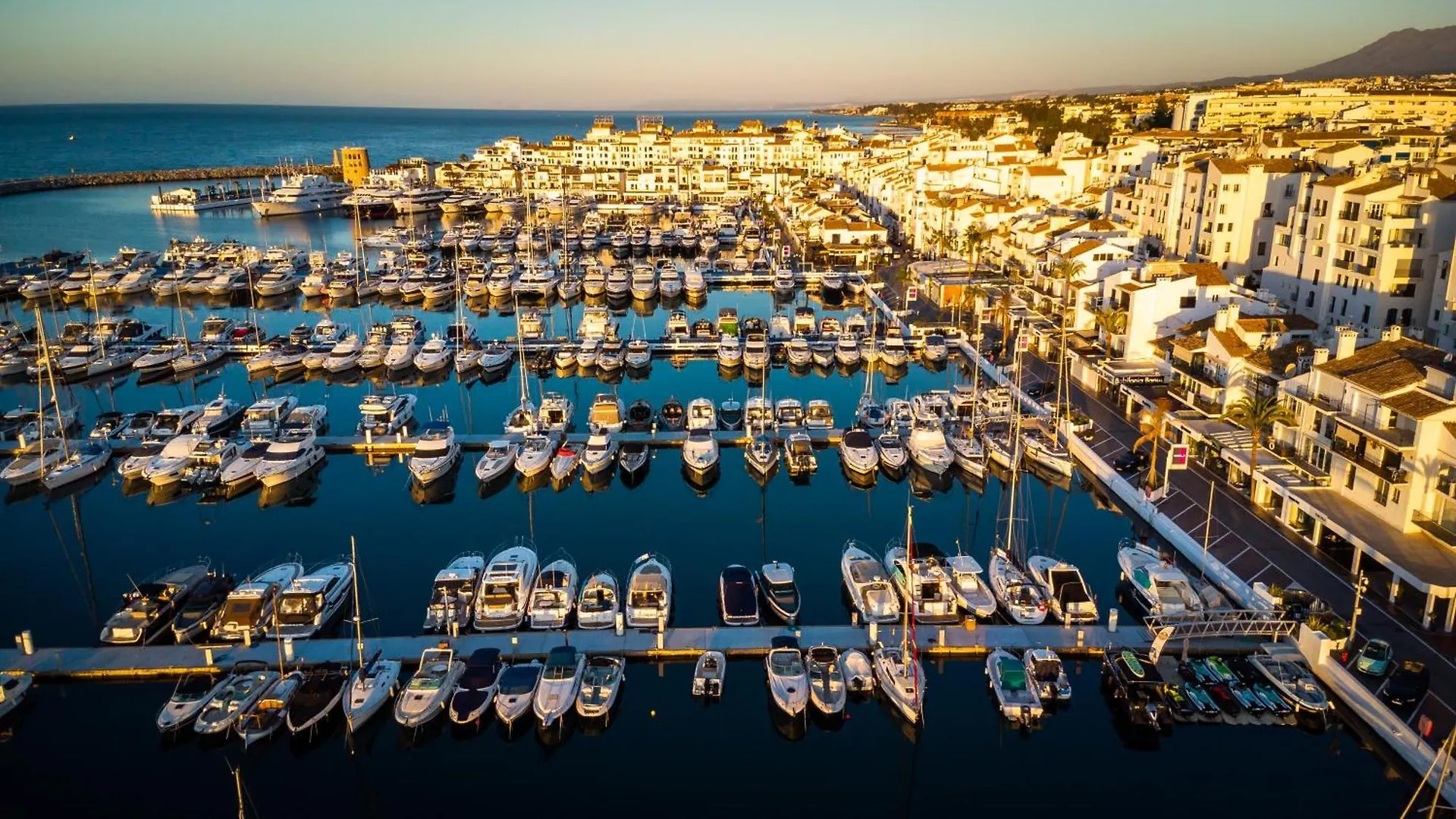 Marbella Banus Suites - Brand New And Exclusive Banus Port Seafront Flat