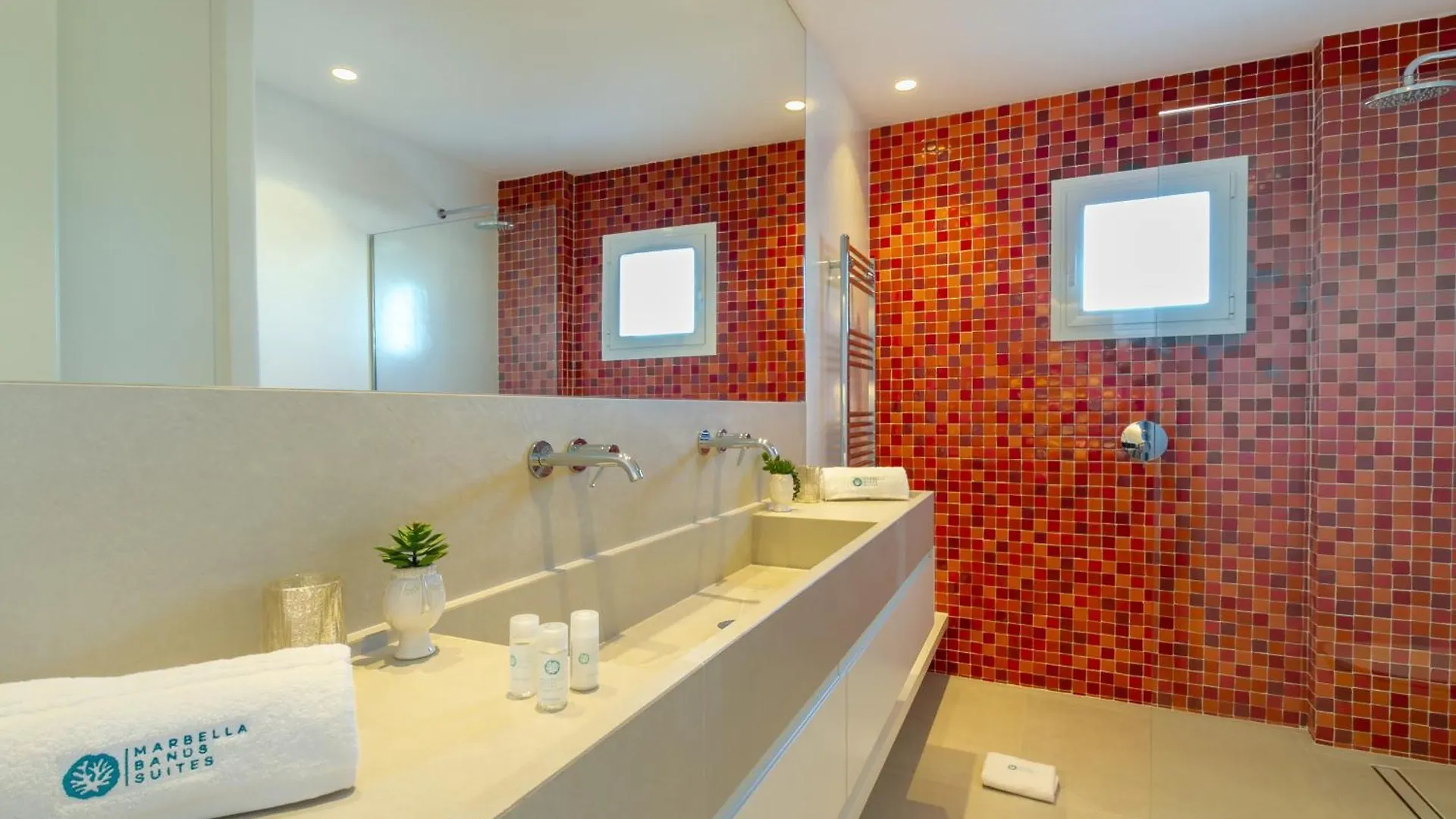 Marbella Banus Suites - Brand New And Exclusive Banus Port Seafront Flat Apartment