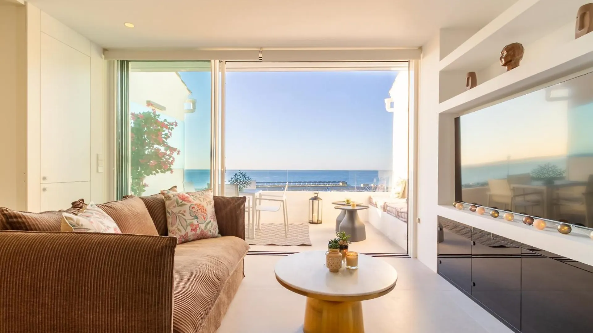 Marbella Banus Suites - Brand New And Exclusive Banus Port Seafront Flat